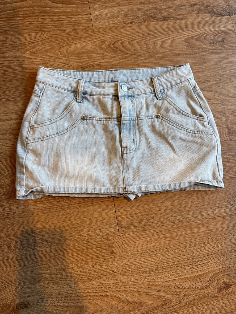 Windsor light blue denim with black logo tag